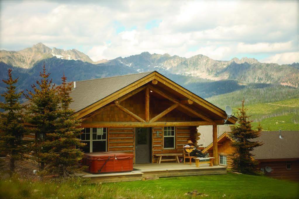 Cowboy Heaven Cabins Big Sky Exterior photo