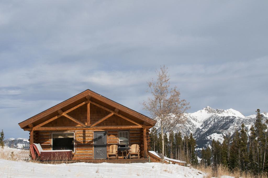 Cowboy Heaven Cabins Big Sky Exterior photo